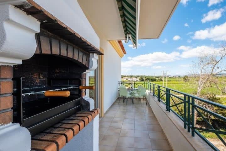 Apartment Alfarmar - Pool, Beach Only A Few Minutes Away Albufeira Zewnętrze zdjęcie